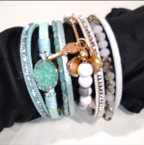 Leather & Crystal Magnetic Bracelet NWOT - Picture 5 of 5